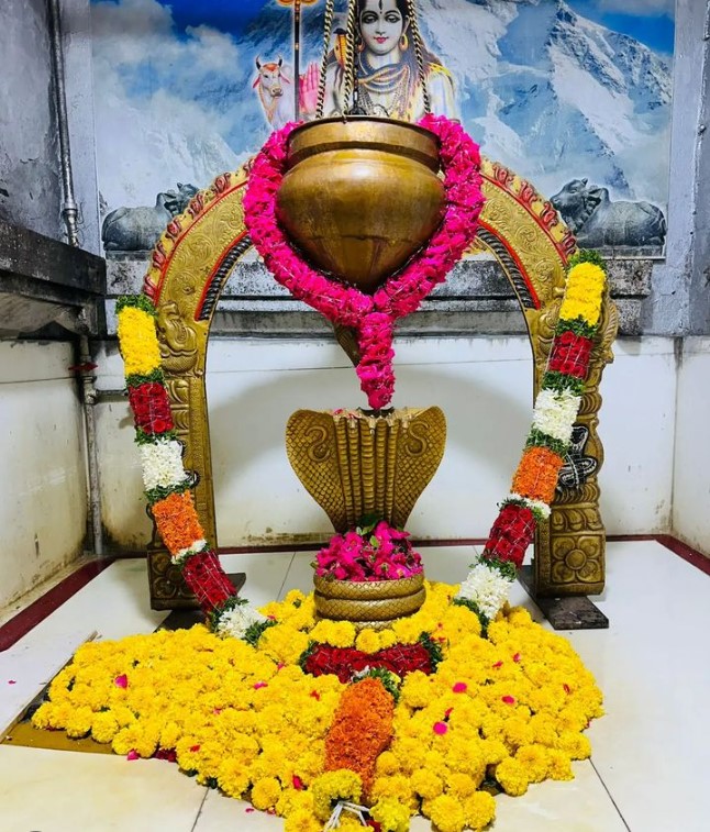 Lingam in Siddeshwara temple