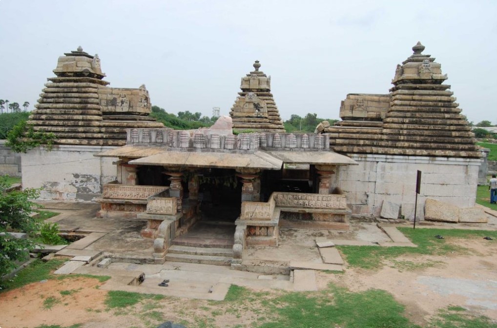 Chaya Someshawara temple