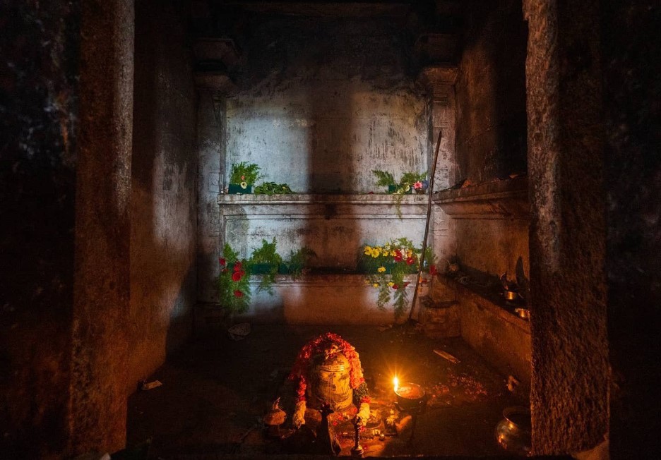 Shadow on the lingam in chaya someshwara temple