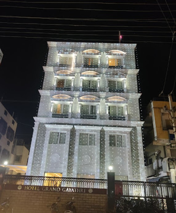 hotels nearby govinda rajula gutta