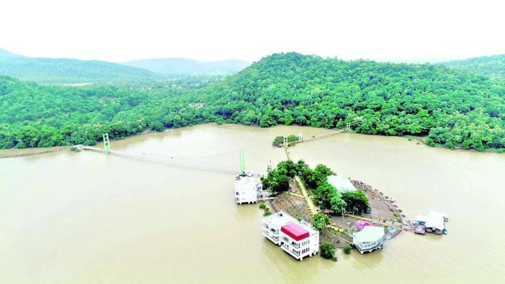 Accomodation in laknavaram lake