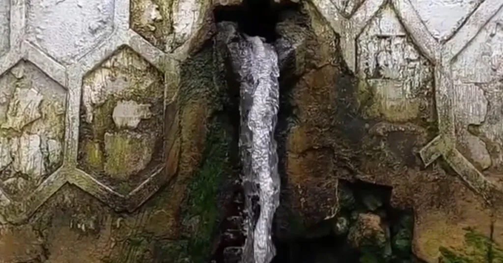 Chinaputturdara Falls coming out from Shiva Lingam