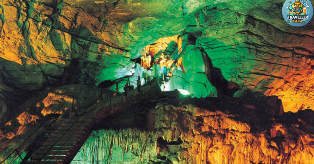 Borra Caves
near Kaviti Village